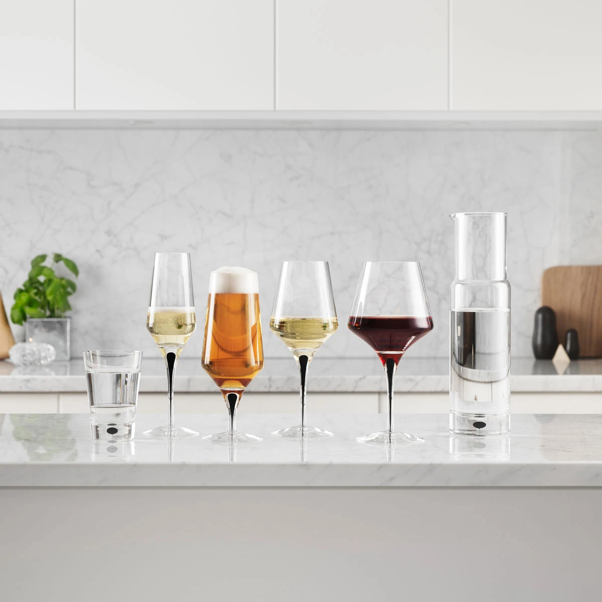 Orrefors Crystal, Metropol Black Champagne Crystal Flute, Pair 4 Orrefors Crystal, Metropol Black Champagne Crystal Flute, Pair - Image 2